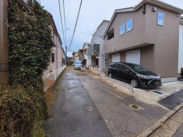 ◆2号棟◆~Exterior~ 閑静な住宅地で子育て家族にピッタリ。 毎日のお散歩も快適な緑に恵まれたエリアで、自然に包まれた穏やかな暮らしを実現するための、ゆとりある住環境が整っています。