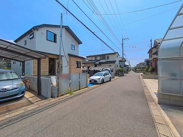~Exterior~ 3台以上駐車可能な広々カースペースで、来客時もゆとりをもって対応できます。お友達を呼んでバーベキューを楽しんだり、お子様と遊べるスペースとしても活躍☆