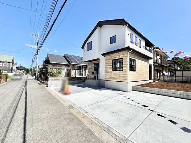 ～Exterior～　前面道路は閑静な住宅地をはしる車通りの少ない道路。駐車の出し入れもらくらくです！ご不明点・現地見学のご希望は、お気軽にお問い合わせください！