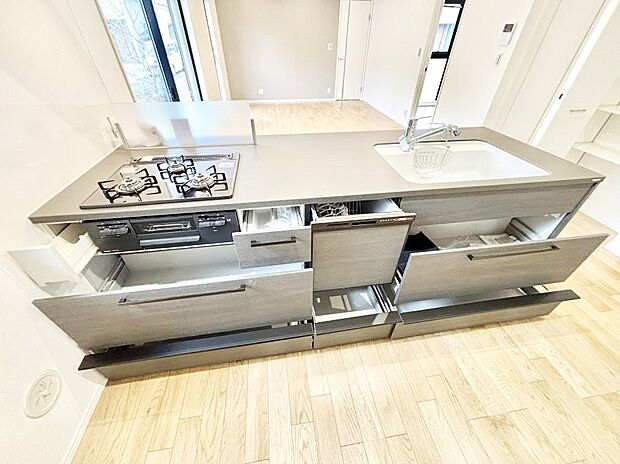 使いやすさを優先したスライド式収納タイプ!