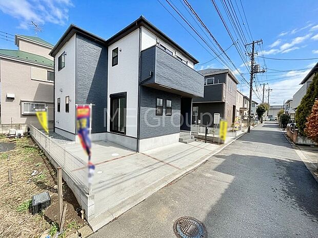 ~Exterior~ 前面道路:北 4m 私道 前面道路は閑静な住宅地をはしる車通りの少ない道路。駐車の出し入れもらくらくです!ご不明点・現地見学のご希望は、お気軽にお問い合わせください!