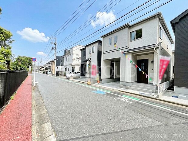 ~Exterior~ 前面道路:北西 5.8m 公道 前面道路は閑静な住宅地をはしる車通りの少ない道路。駐車の出し入れもらくらくです!ご不明点・現地見学のご希望は、お気軽にお問い合わせください!