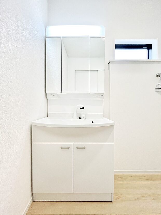 収納力と機能性に優れた洗面化粧台