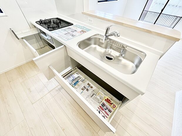 使いやすさを優先したスライド式収納タイプ!