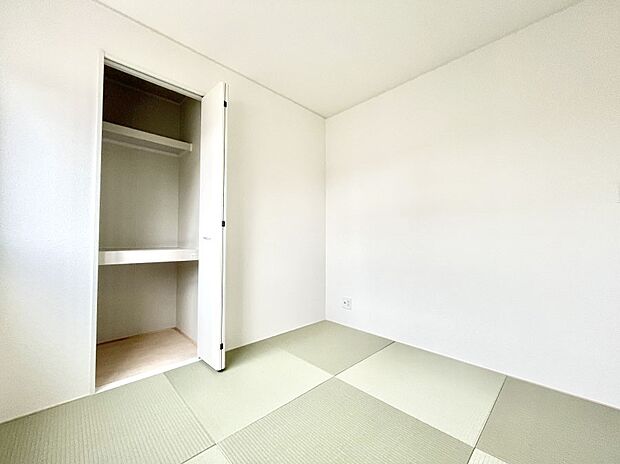 柔らかい畳の空間は、お子様の遊び場や来客時のおもてなしの場所として重宝します。