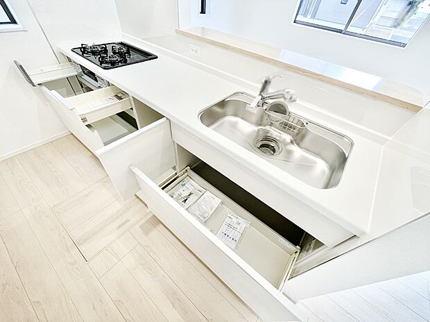 使いやすさを優先したスライド式収納タイプ!