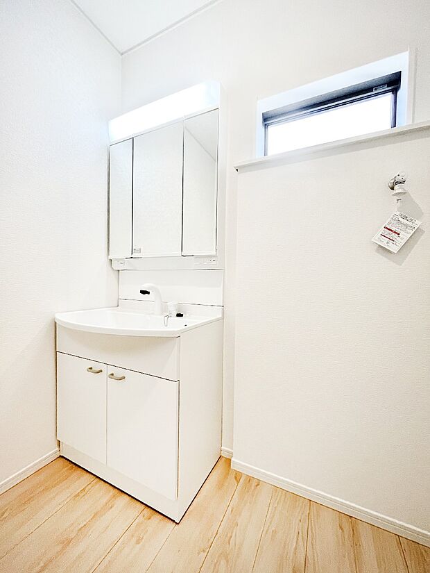 ゆとりの洗面スペースで朝の身支度もラクラク