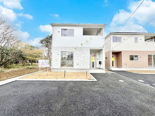 ◆1号棟◆～Exterior～　首都圏で憧れのスローライフ♪緑に囲まれた土地は都会の喧騒を忘れられそう。四季を通じて自然と触れ合えるスポットが周辺には盛りだくさん！住みたくなる家。暮らしたい町。