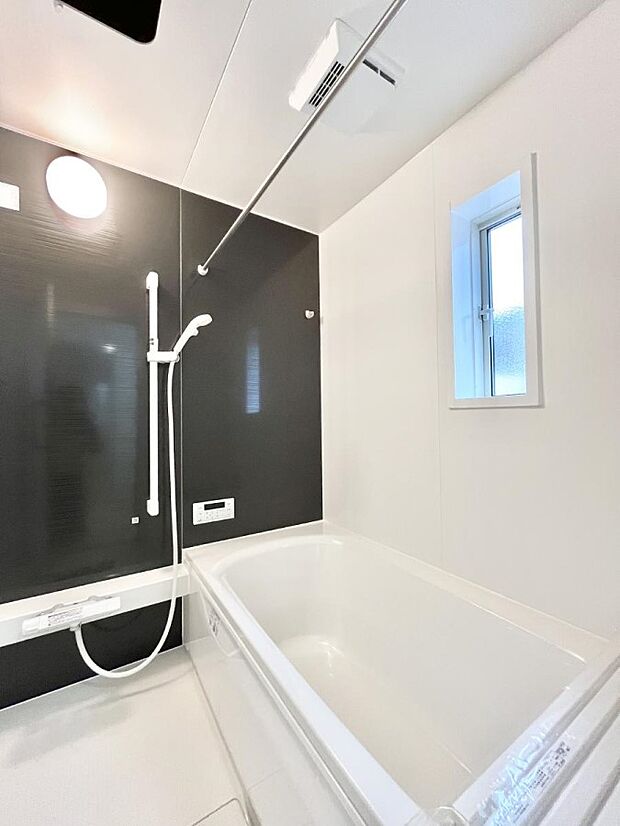 落ち着いた雰囲気でゆっくりお寛ぎいただけるバスルーム