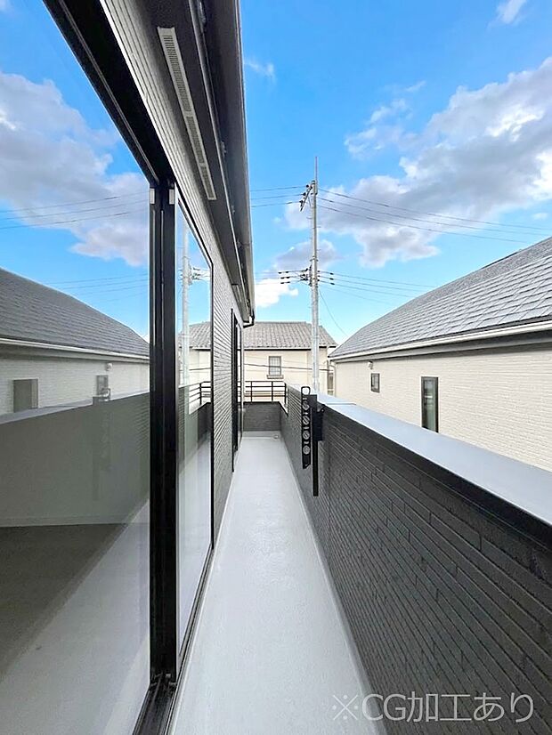 ◆A号棟◆~Balcony~ バルコニーは温かい陽がさしこみ、お布団や洗濯物を気持ちよく干すことができます。使いやすく開放的なバルコニーです♪陽ざしがたっぷり降り注ぐ、バルコニー付き住まい。