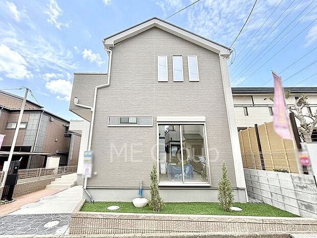 ◆1号棟◆~Exterior~ 周辺には学校や買物施設もあり生活、子育てに適した環境が広がっています!「永住地」として、物件のご見学だけではなく、周辺の環境や通学できる学校についてもご相談ください!