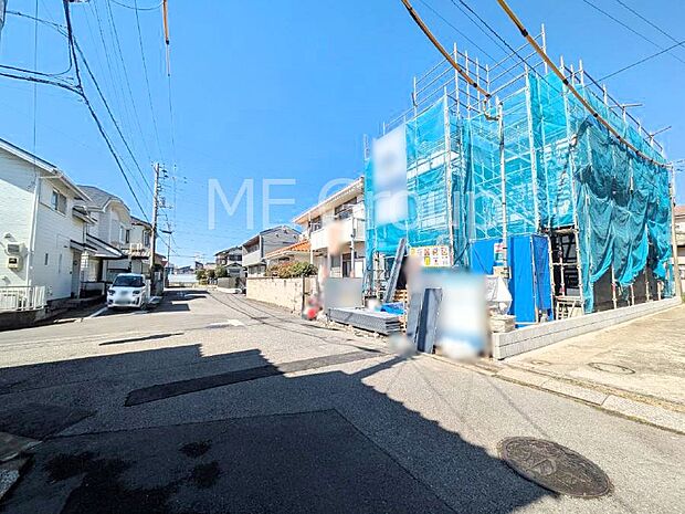 ~Exterior~ 前面道路は閑静な住宅地をはしる車通りの少ない道路。駐車の出し入れもらくらくです!ご不明点・現地見学のご希望は、お気軽にお問い合わせください!