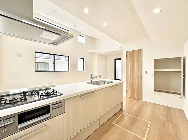 料理をしながらでもご家族との会話を楽しめる対面キッチン