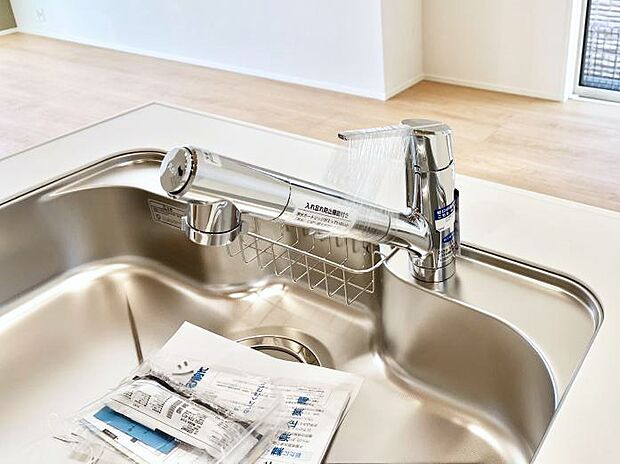 いつでも清潔なおいしいお水を。一つの水栓で水道水と浄水を使い分け。