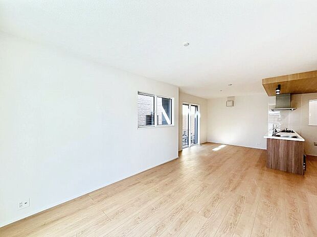 ~Living~ 豊かな陽光がこの場所を照らしだす。光溢れるこの空間はみんなの笑顔が集う場所、時を忘れ、つきることのないたわいもない会話を楽しむ時間、たくさんの思いが綴られる場所。