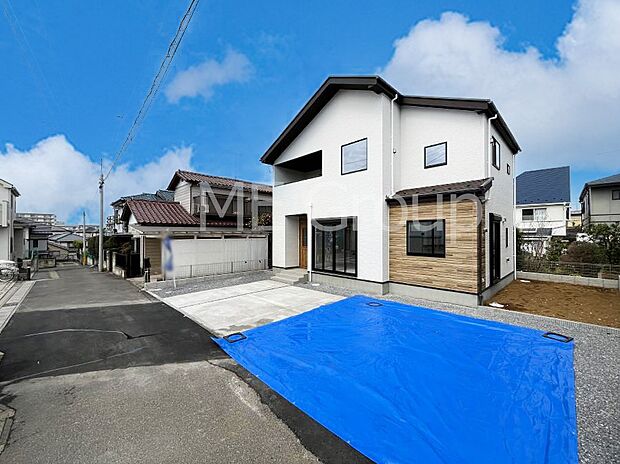～Exterior～　前面道路：南西 4m 公道　前面道路は閑静な住宅地をはしる車通りの少ない道路。駐車の出し入れもらくらくです！ご不明点・現地見学のご希望は、お気軽にお問い合わせください！