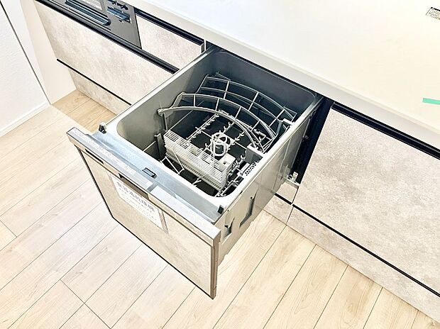 面倒なお片づけは食洗機にお任せ！家事の負担が減って、時間にも気持ちにもゆとりができます。