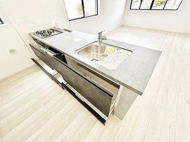 使いやすさを優先したスライド式収納タイプ!