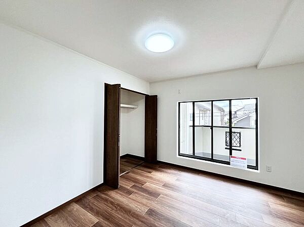 ～Bed Room～　子供部屋はお子様にとって大変重な役割があります。子供一人で過ごす空間を与えることで、宿題や勉強時間も自然と増えまた自ら部屋の片付けや掃除なども促すことに繋がります。