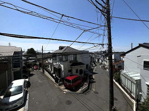 バルコニーからの眺望です。心地よい風が感じられそうですね！