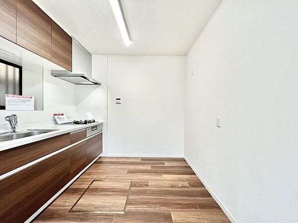 ～Kitchen～　広くて使いやすいキッチンなら家族でいっしょに料理をつくったり、後片付けも手間なくできちゃいます♪収納もたっぷりあるので、いつもすっきりと清潔な印象を保てます。