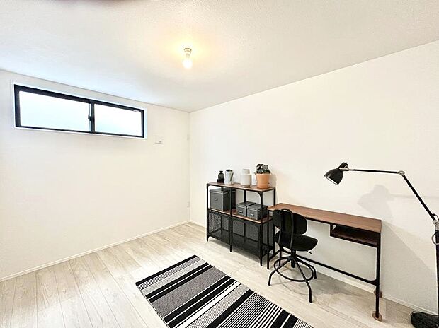 窓からのやさしい光が心地よいプライベートルーム