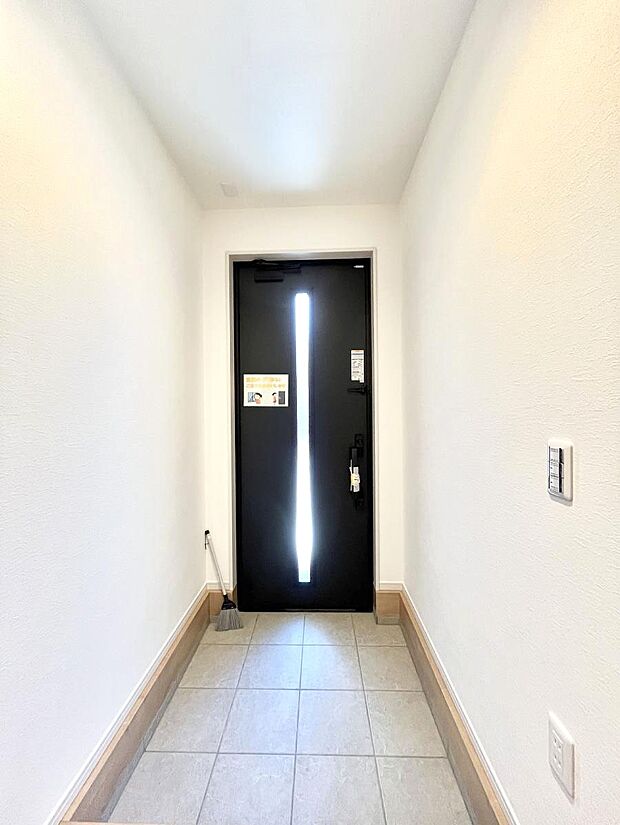 明るい玄関はお客様をお出迎えするのにぴったりです!