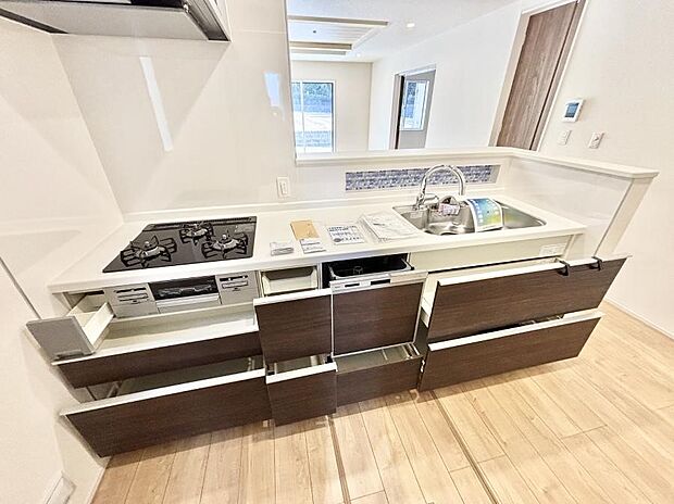 使いやすさを優先したスライド式収納タイプ!