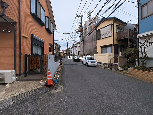 ~Exterior~ 前面道路は閑静な住宅地をはしる車通りの少ない道路。駐車の出し入れもらくらくです!ご不明点・現地見学のご希望は、お気軽にお問い合わせください!