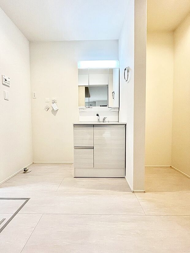 リネンスペースにはタオルやバスローブ、パジャマなどたっぷりしまえて洗面周りスッキリ!