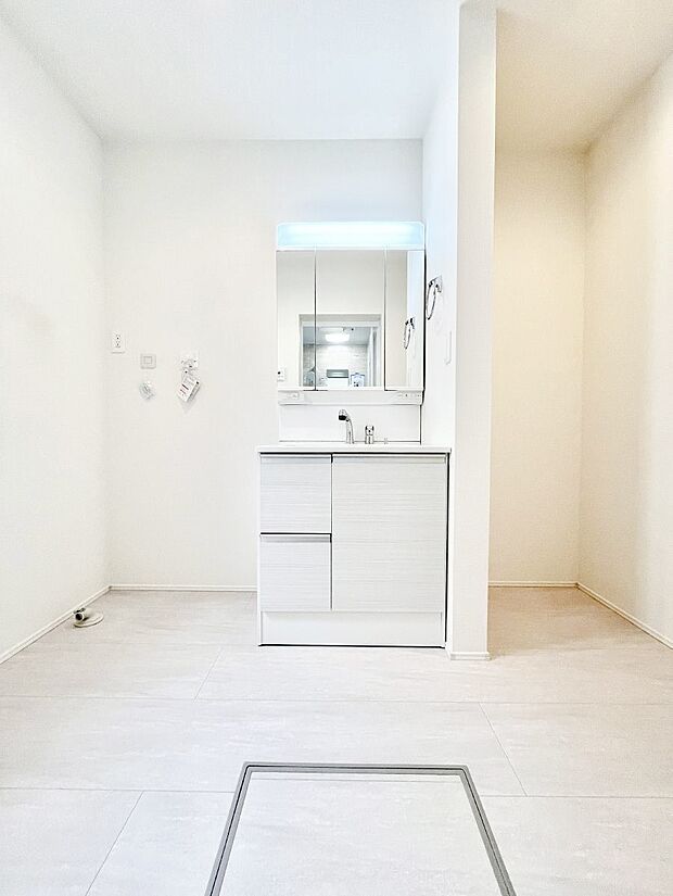 収納力と機能性に優れた洗面化粧台