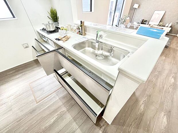 使いやすさを優先したスライド式収納タイプ!