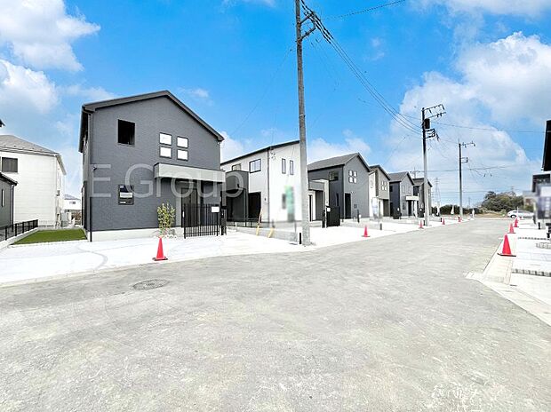 前面道路はきちんと整備されています  