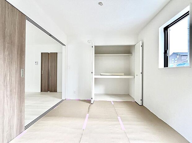 柔らかい畳の空間は、お子様の遊び場や来客時のおもてなしの場所として重宝します。