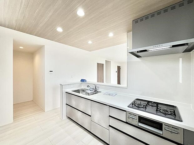 料理をしながらでもご家族との会話を楽しめる対面キッチン