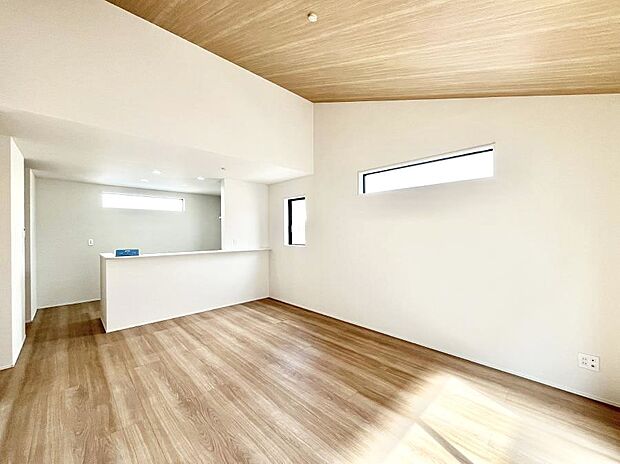 落ち着いた雰囲気のLDKは家族みんなの快適空間