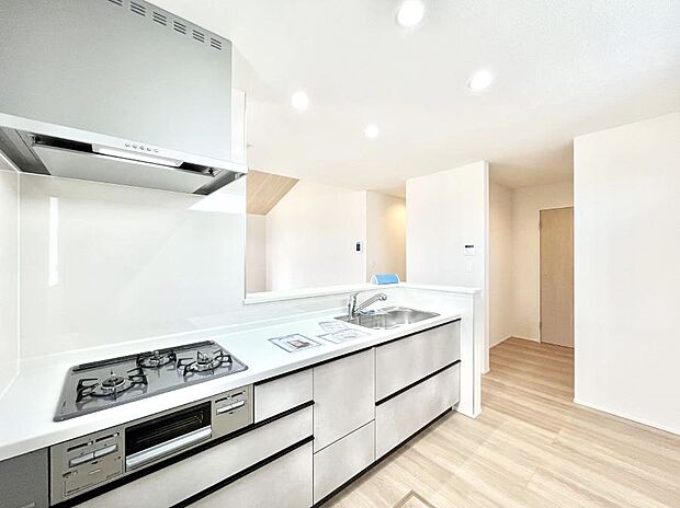 料理をしながらでもご家族との会話を楽しめる対面キッチン