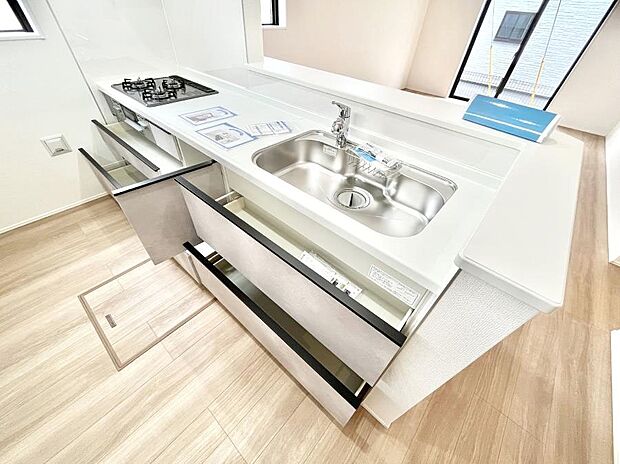 使いやすさを優先したスライド式収納タイプ!