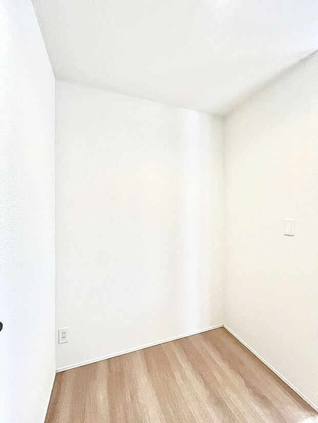 キッチンにはパントリー!食材のストックはもちろん、日用品の収納など使い方はいろいろ!