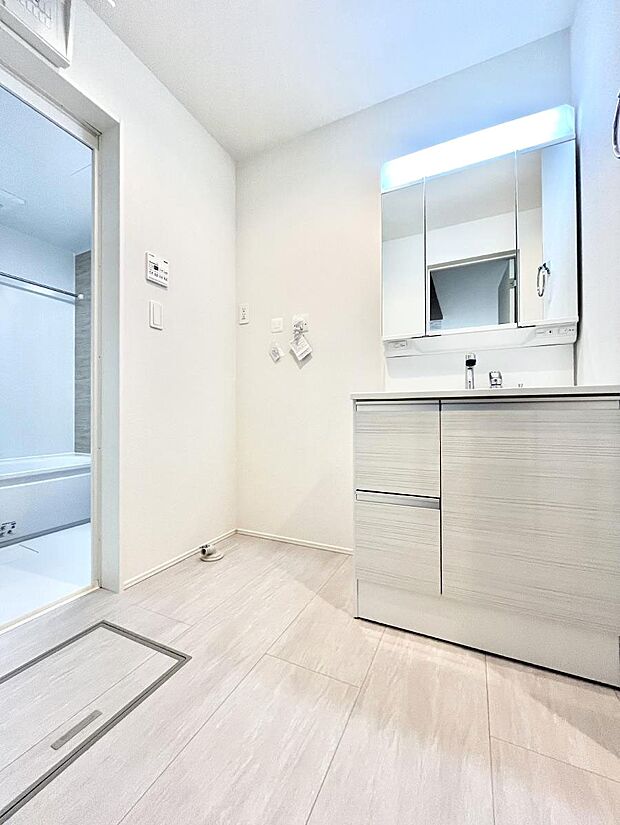 清潔感のある快適空間です。毎日の身支度も気持ち良くお使い頂けます。