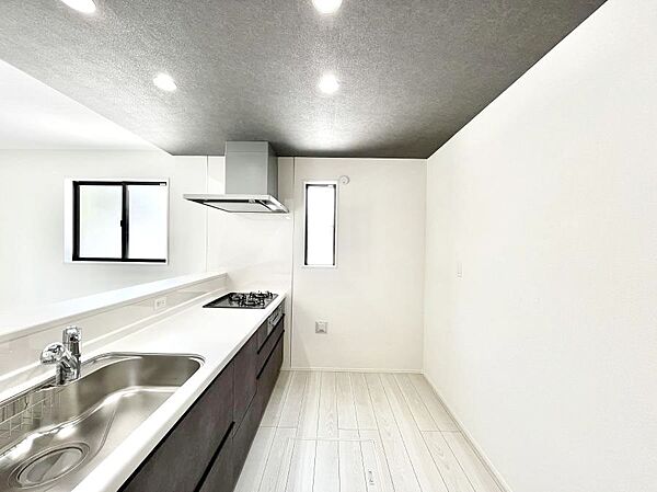 広々とした使い勝手の良いキッチンで日々のお料理も楽しくなりそう