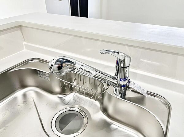 いつでも清潔なおいしいお水を。一つの水栓で水道水と浄水を使い分け。