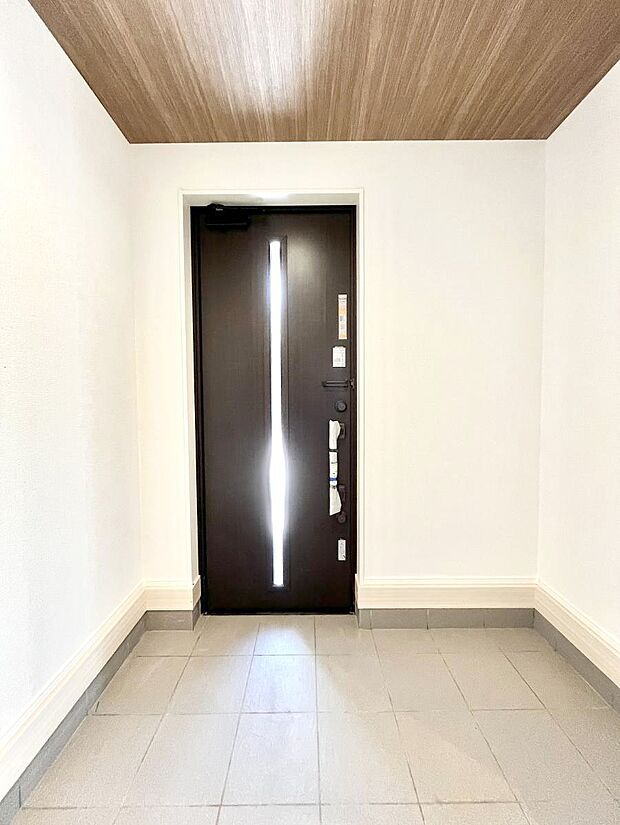 明るい玄関はお客様をお出迎えするのにぴったりです!
