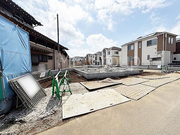 ◆A号棟◆～Exterior～　一戸建ての大きなメリットは、自分達の「土地」を「自由に」使える事です。ガーデニングやＤＩＹ，車やバイクの趣味など様々な用途で利用できます。