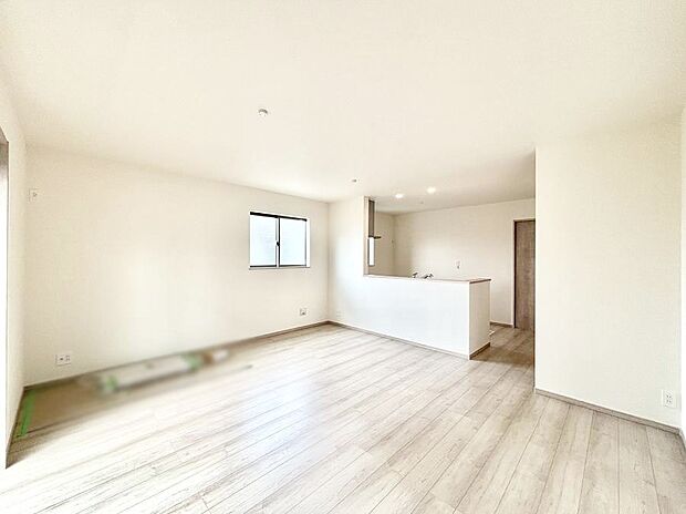 ◆A号棟◆~Living~ 豊かな陽光がこの場所を照らしだす。 光溢れるこの空間はみんなの笑顔が集う場所、時を忘れ、つきることのないたわいもない会話を楽しむ時間、たくさんの思いが綴られる場所。