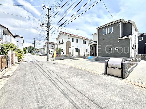 ~Exterior~ 前面道路は閑静な住宅地をはしる車通りの少ない道路。駐車の出し入れもらくらくです!ご不明点・現地見学のご希望は、お気軽にお問い合わせください!