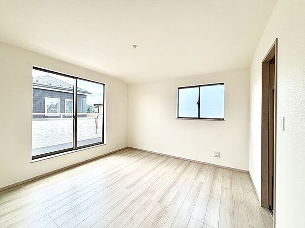 ◆A号棟◆~Bed Room~ 「今日も一日お疲れ様」とご夫婦でゆったりくつろげる寝室。 毎日の家事やお仕事に疲れた日はフカフカのベットで癒されてください。快適な広さが自慢♪