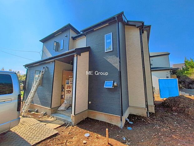 ◆C号棟◆~Exterior~ 一戸建ての大きなメリットは、自分達の「土地」を「自由に」使える事です。ガーデニングやDIY,車やバイクの趣味など様々な用途で利用できます。