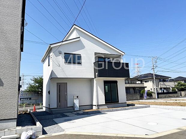 ◆9号棟◆～Exterior～　一戸建ての大きなメリットは、自分達の「土地」を「自由に」使える事です。ガーデニングやＤＩＹ，車やバイクの趣味など様々な用途で利用できます。