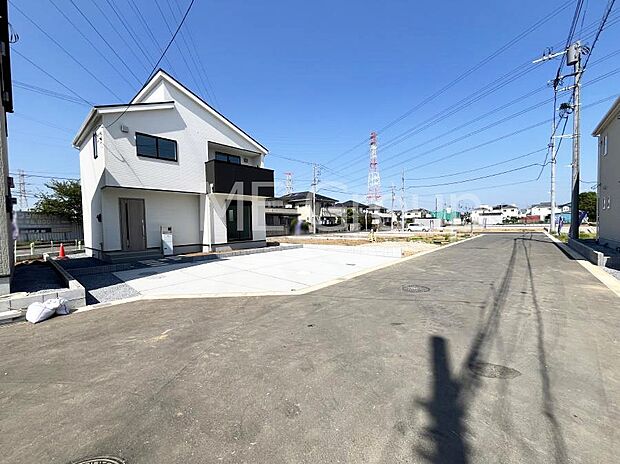 ~Exterior~ 前面道路は閑静な住宅地をはしる車通りの少ない道路。駐車の出し入れもらくらくです!ご不明点・現地見学のご希望は、お気軽にお問い合わせください!